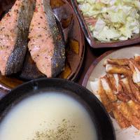 9月15日晩ご飯。鮭、キャベツハムサラダ、ちくわのカレー炒め、納豆、じゃがいものポタージュ。
